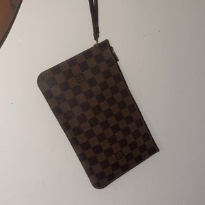 Louis Vuitton neverfull pouch